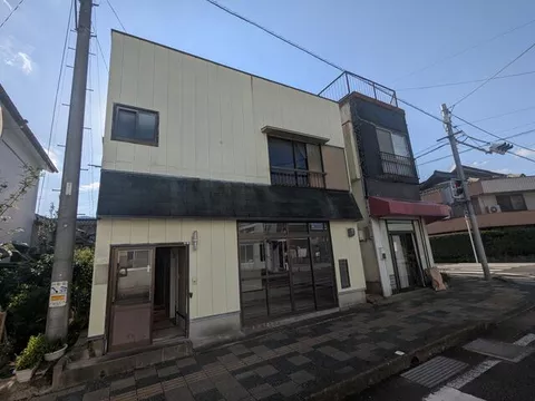 Ureshino City, Ureshino Town, Oaza Shimoshuku Otsu (Ureshino Onsen Station) 2-story building 5K