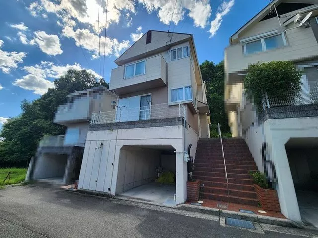 High roof parking available! City gas available!!