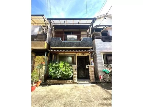 Two-story 3DK house in a quiet residential area that can be remodeled or renovated to your liking