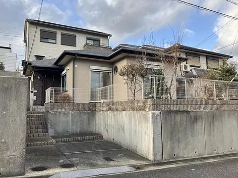 Used single-family home in Wakayama City, Tsutsujigaoka