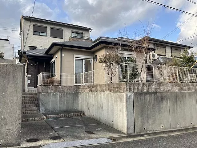 Used single-family home in Wakayama City, Tsutsujigaoka