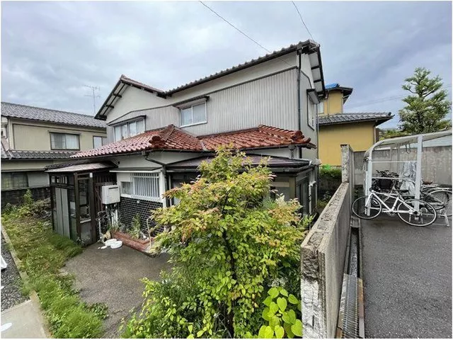 Aeon Morinosato and other commercial facilities, convenience stores, and elementary schools are within a 5-minute walk! Convenient for daily life.
