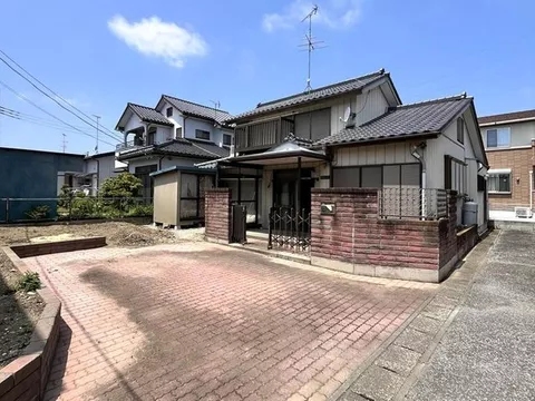 [Used Detached House] \\ Land 63 tsubo! DIY possible / ~ Attic storage and car space available ~