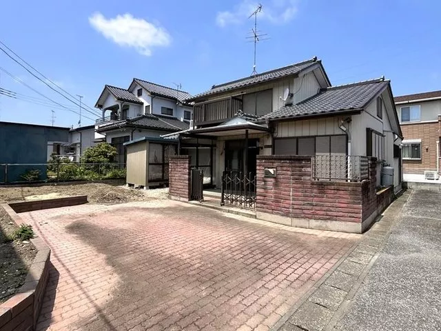Used house / Land 63 tsubo! DIY possible / - Attic storage and car space available -