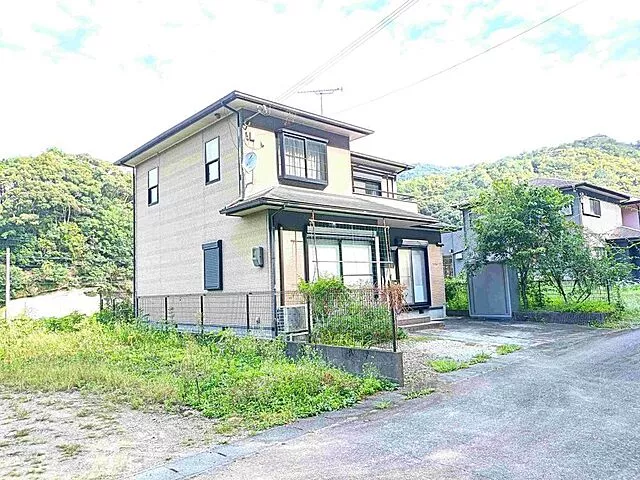 Used single-family home in Shirahama Town, Jukubuchi