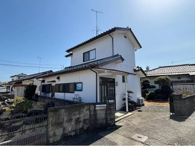 /3 minutes on foot to supermarket "Maruto"/ A Japanese garden well-maintained