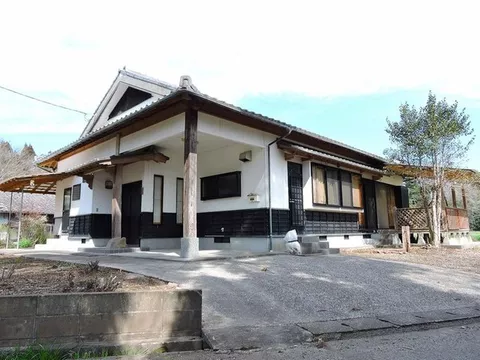Used house in Tsutsumi, Kobayashi City! A Japanese-style building using plenty of wood!