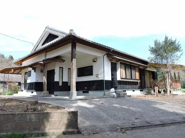 Used house in Tsutsumi, Kobayashi City! A Japanese-style building using plenty of wood!