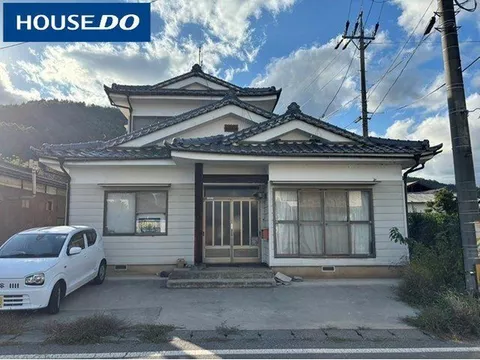 Approximately 450m to Senba Elementary School, a convenient location for commuting, plus the charm of being on a corner lot with openness
