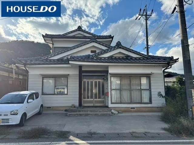 Approximately 450m to Senba Elementary School, a convenient location for commuting, plus the charm of being on a corner lot with openness