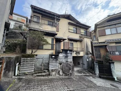 Gojo-cho, Higashi Osaka City (Hiraoka Station) 3-story 5DK
