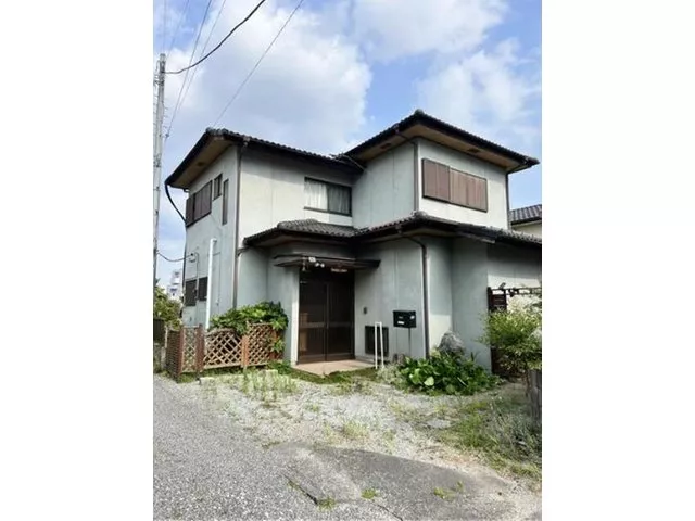A 5DK with all rooms over 6 tatami mats! Good sunlight♪ The spacious lot of 101.94 tsubo is also suitable for a home garden.