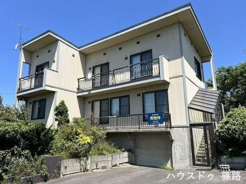6SLDK with parking for 3 cars and a fireplace! A large residence with all rooms over 6 tatami mats and a free room.