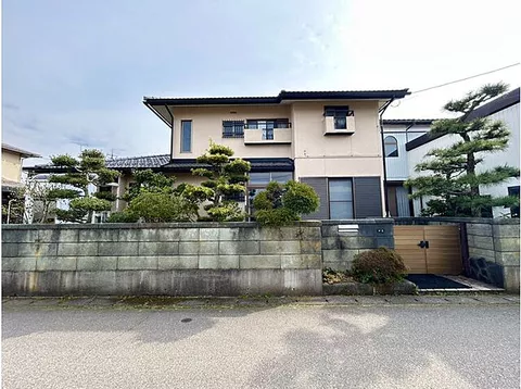 Used single-family home in Douhashi-cho, Kaga