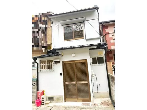 Move-in ready! South-facing! Renovated in February 2026! 3DK! Great as an investment property!