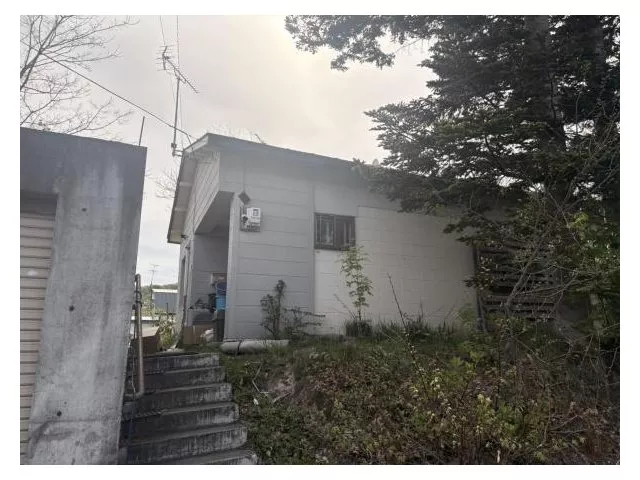 Currently rented. 14.4% yield income property
