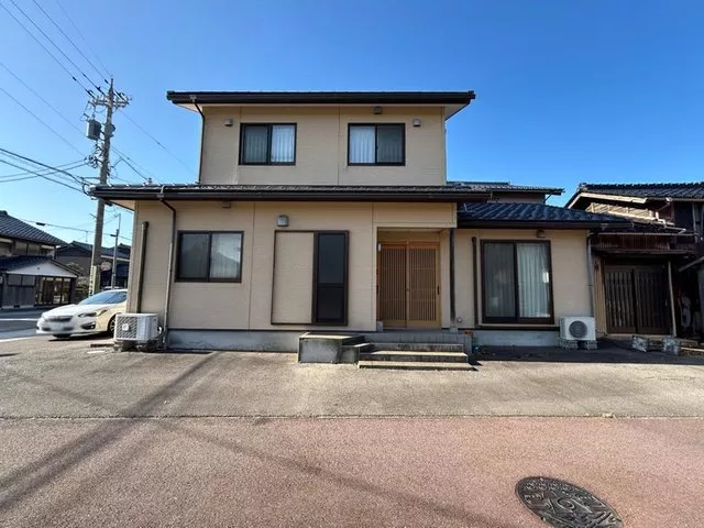 ■Living area expanded in 2007■Large storage available■5-minute walk to Mikawa Station♪