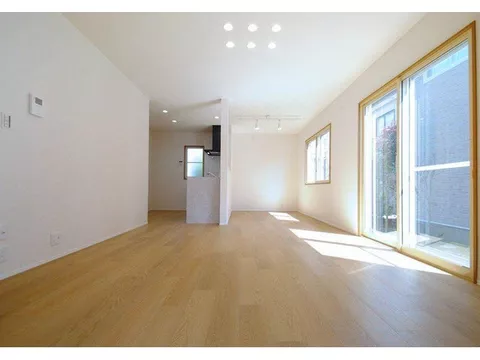 Reset House - Interior and exterior renovation completed - Parking for 3 cars - With south-facing balcony