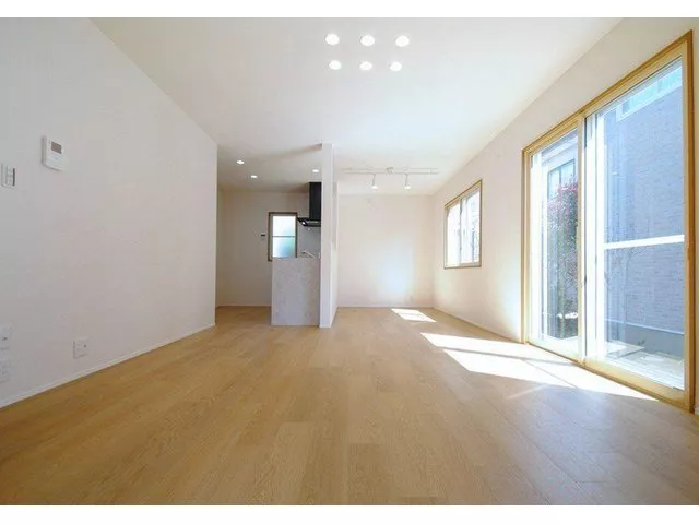Reset House - Interior and exterior renovation completed - Parking for 3 cars - With south-facing balcony