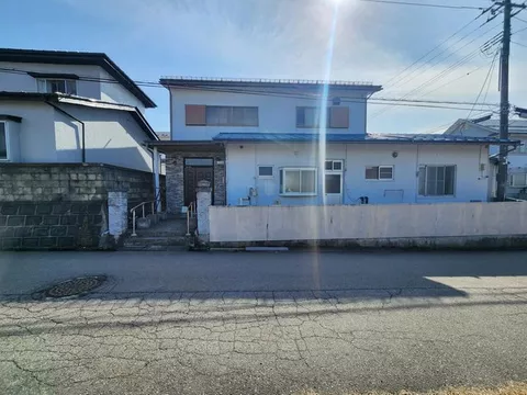 Spacious 6LDK in a quiet residential area