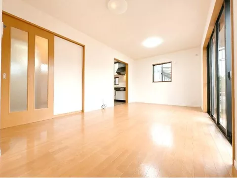 ◆Toilet and sink have been replaced♪◇With garden♪◆Parking for 3 cars possible♪