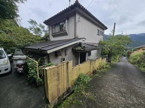 Miyakami, Yugawara Town, Ashigarakami District (Yugawara Station) 2-story 3LDK