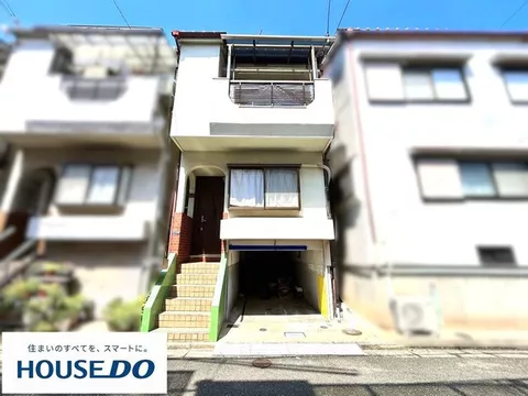 ■Family type with a 3LDK layout♪■Includes a shutter garage♪