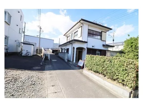 Parking for 1 car in Matsuoka, Fuji City. Good sunlight exposure♪ Interior has been simply renovated (^^♪