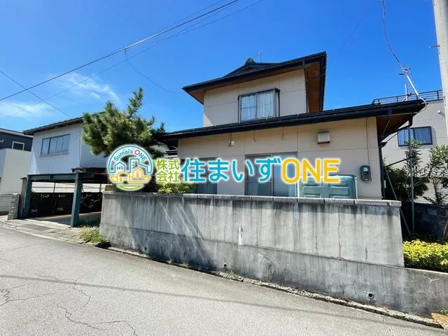 ◯5 minutes on foot from Sagae Station◯ Numerous commercial facilities within walking distance!◯ Inner garage for 2 cars!