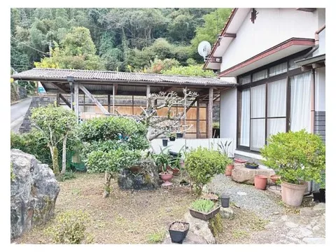 The warmth of the Showa era, the comfort of the Reiwa era. A charming home that has been cared for and preserved.