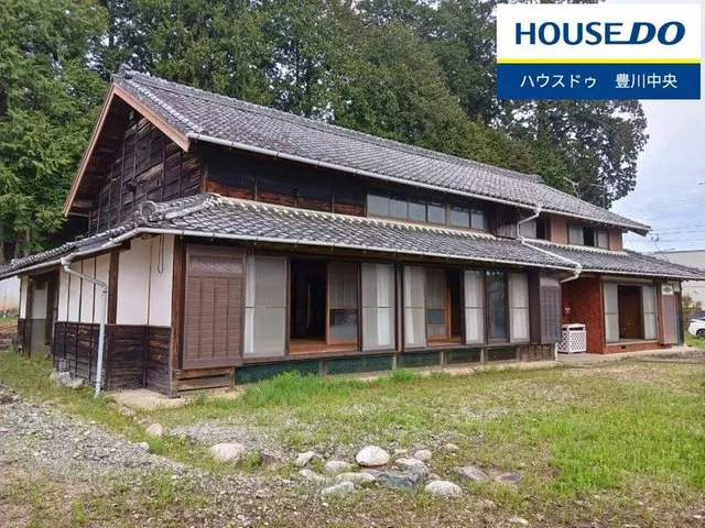 A charming wooden old folk house! Over 300 tsubo of land, parking for 15 cars, close to Route 151