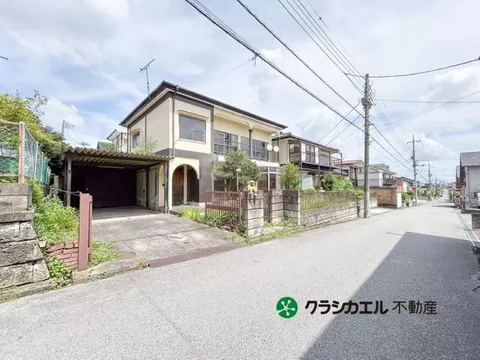 A calm residential area with commercial facilities nearby! A flexible choice between renovation and new construction.