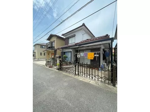 It has a pleasant number of rooms with 5LDK! Recommended for large families!