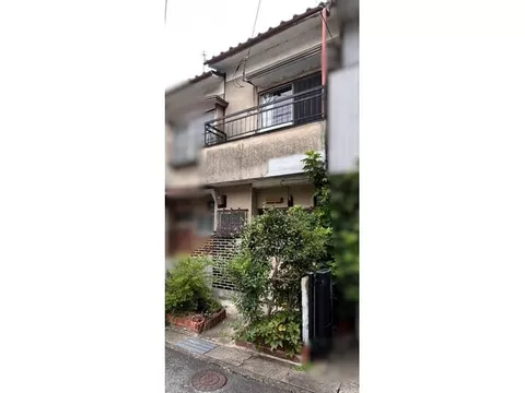 Convenient with an 8-minute walk to the station and a 2-minute walk to the supermarket! A single-family home with good sunlight♪