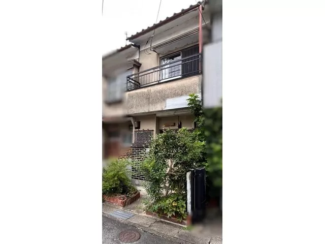 Convenient with an 8-minute walk to the station and a 2-minute walk to the supermarket! A single-family home with good sunlight♪