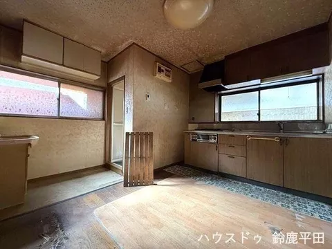 Spacious 6DK with parking for 2 cars, a living environment with convenience stores and parks within walking distance - Image 3