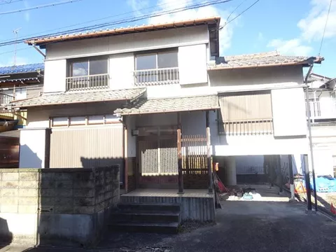 ◇Exterior and interior renovated◇ Move-in ready
