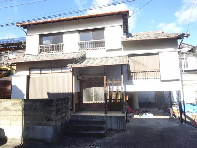 ◇Exterior and interior renovated◇ Move-in ready