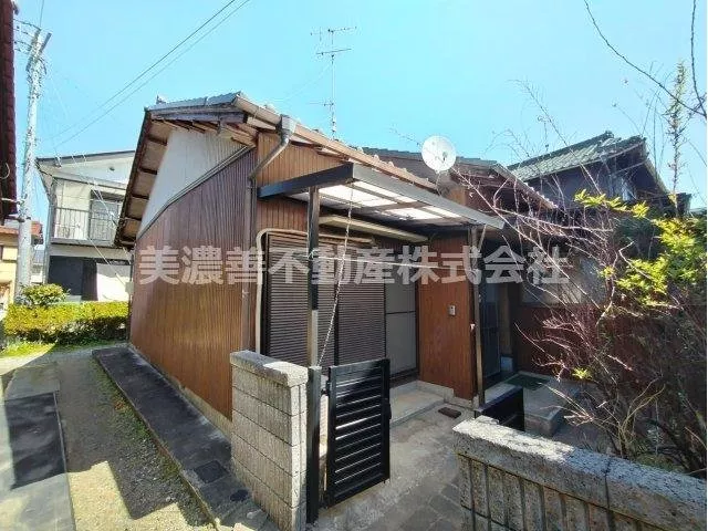 3 Kiritoshi (Kiritoshi Station) 4.5 million yen