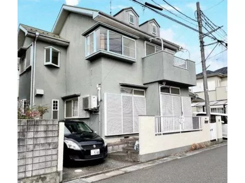Southeast-facing with good sunlight exposure♪ All rooms have storage available!