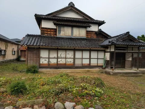 Nagara-cho, Kahoku-city (Takamatsu station) 2F 8DK

2F 8DK 3,500,000 yen