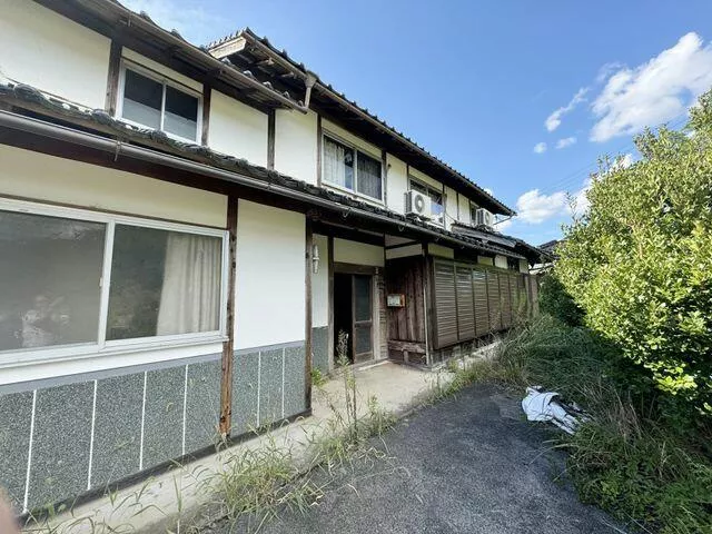 Kakitsubo, Yamahigashimachi, Asago-shi, Hyogo (Wadayama Sta.) 2F 14DK

1.8 million yen