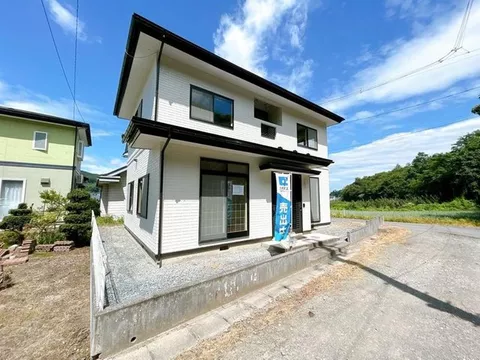 Open house held, interior and exterior renovation completed in June 2026, open house held, immediate move-in available