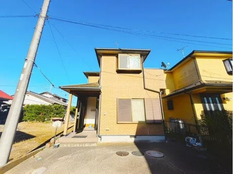 This property features a clean and easy-to-use independent kitchen.
