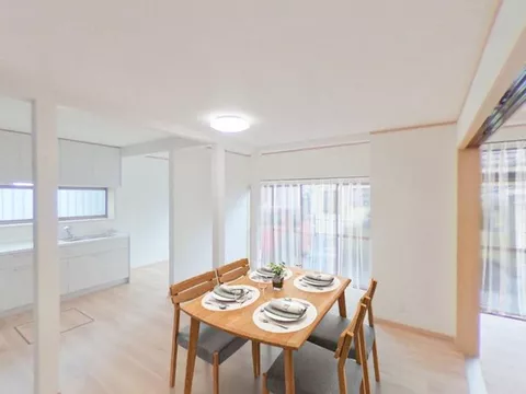 [Open House] [Interior and Exterior Renovation Completed] Parking for 4 regular cars. Southeast-facing road.