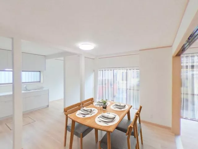[Open House] [Interior and Exterior Renovation Completed] Parking for 4 regular cars. Southeast-facing road.