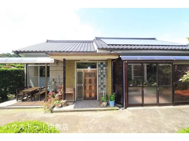 【Popular single-story house × with solar power generation × parking for 4 cars】【4 minutes on foot to Honjō Elementary School】