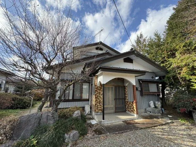 Haga-cho, Haga-gun, Kanagawa (Haga Takanezawa Kogyo Danchi Sta.) 2F 6DK

3,150,000 yen