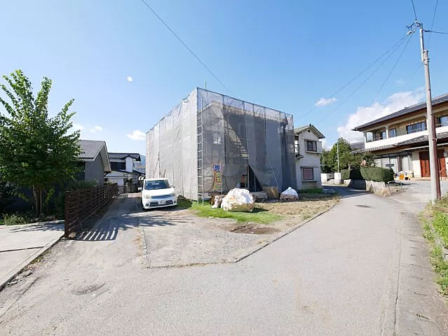 Used single-family home in Yamanashi City, Kamigami Nakagawa - 10 minutes on foot from the station - renovated interior and exterior - land area 71 tsubo