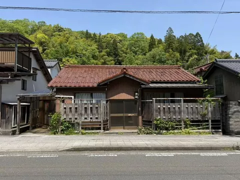 Maizuru City, Kitaku (Higashi-Maizuru Station) Single-story building 4K - Image 1